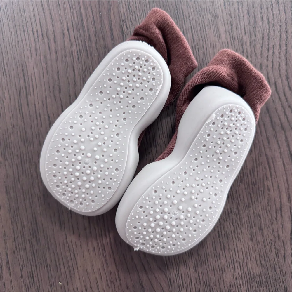 BRAND NEW 6-12M (18/19) Baby Shoe Socks in Brown and White